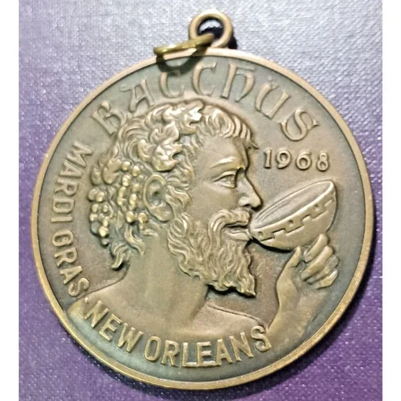 Bacchus 1969 Antique Bronze Float Lieutenant Badge New Orleans Mardi Gras Krewe - Picture 1 of 2